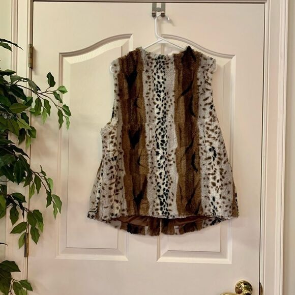 Multiples Vest  - Picture 9 of 12